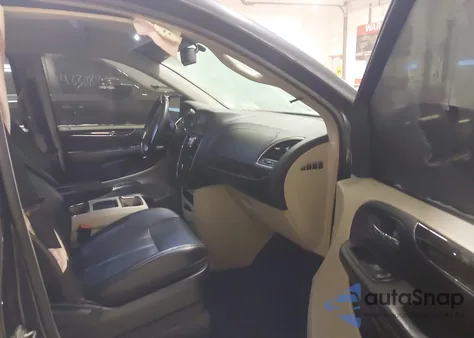 2013 Chrysler Town & Country Touring z USA, uszkodzony, nr VIN 2C4RC1BG2DR803421